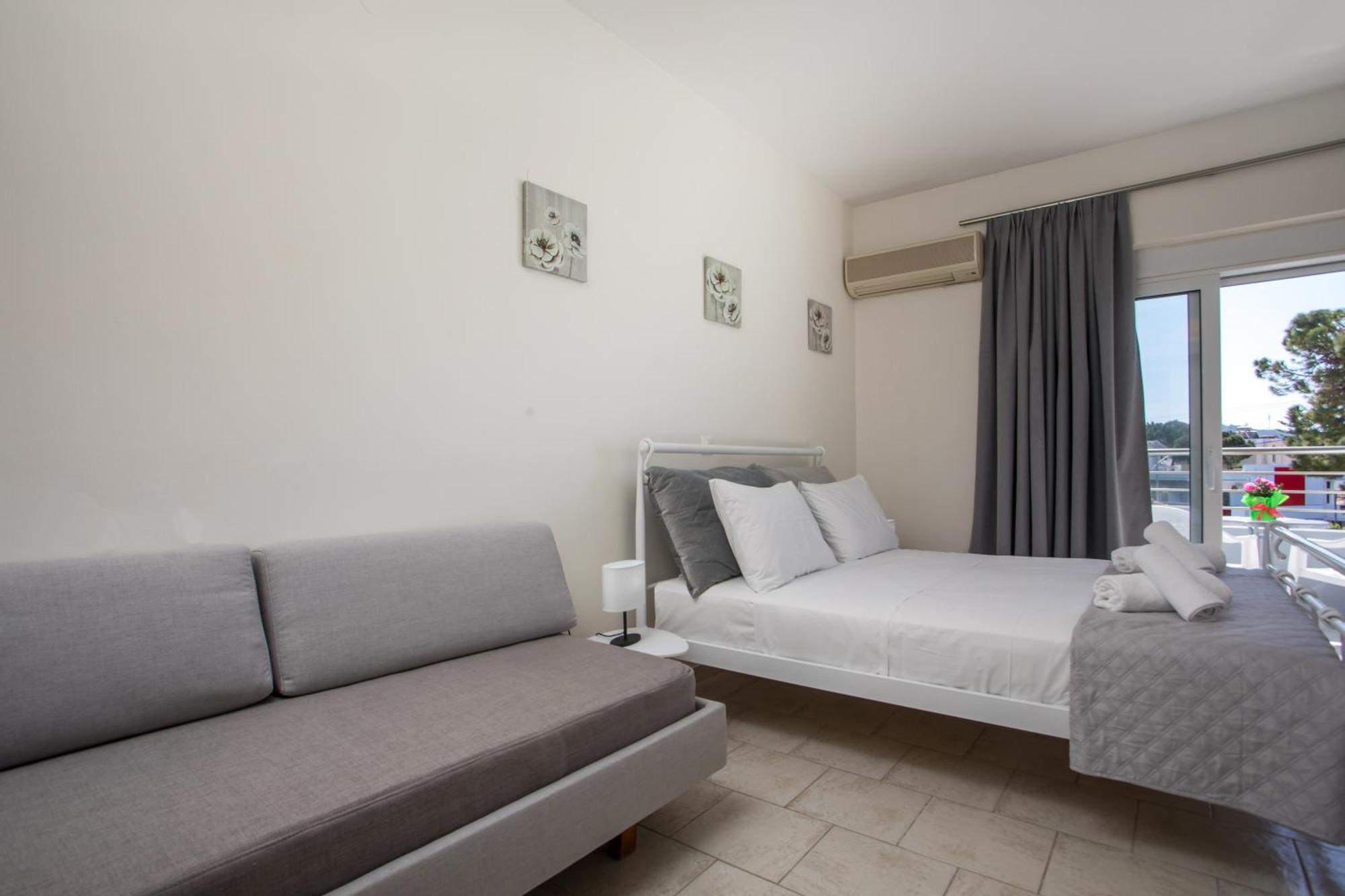 Economisa Apartments Lalyssos Eksteriør billede