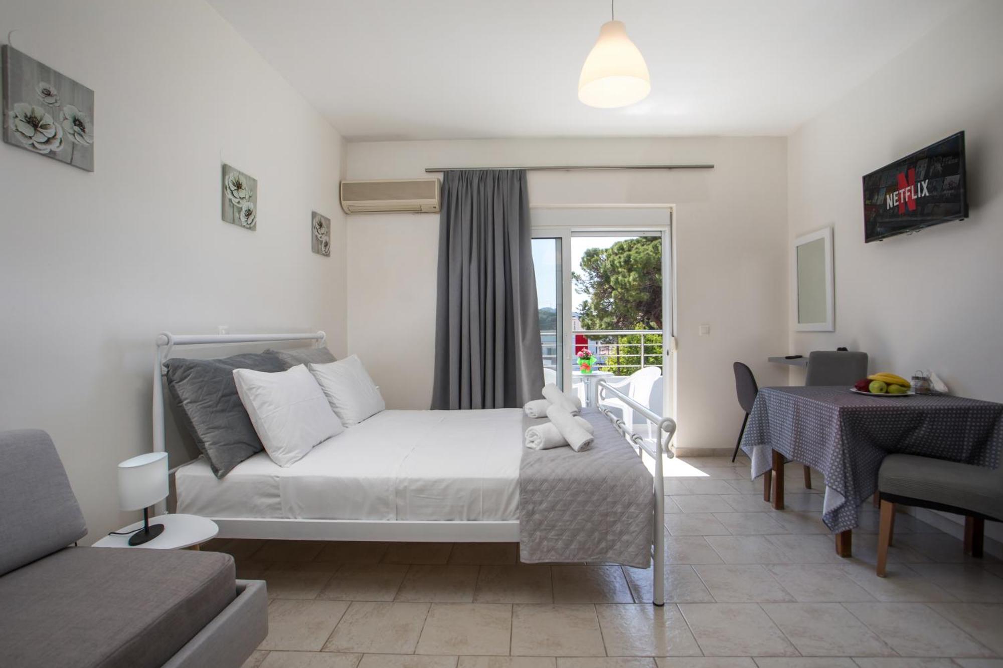 Economisa Apartments Lalyssos Eksteriør billede