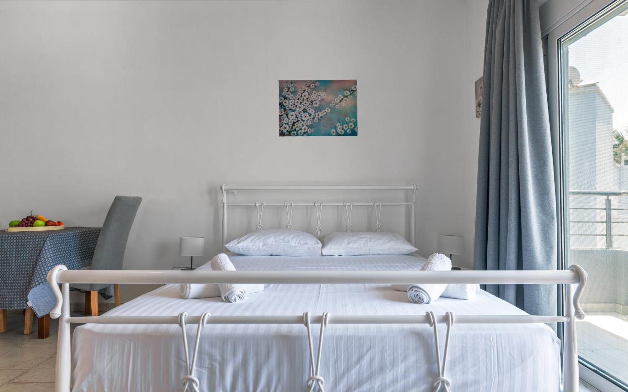 Economisa Apartments Lalyssos Eksteriør billede