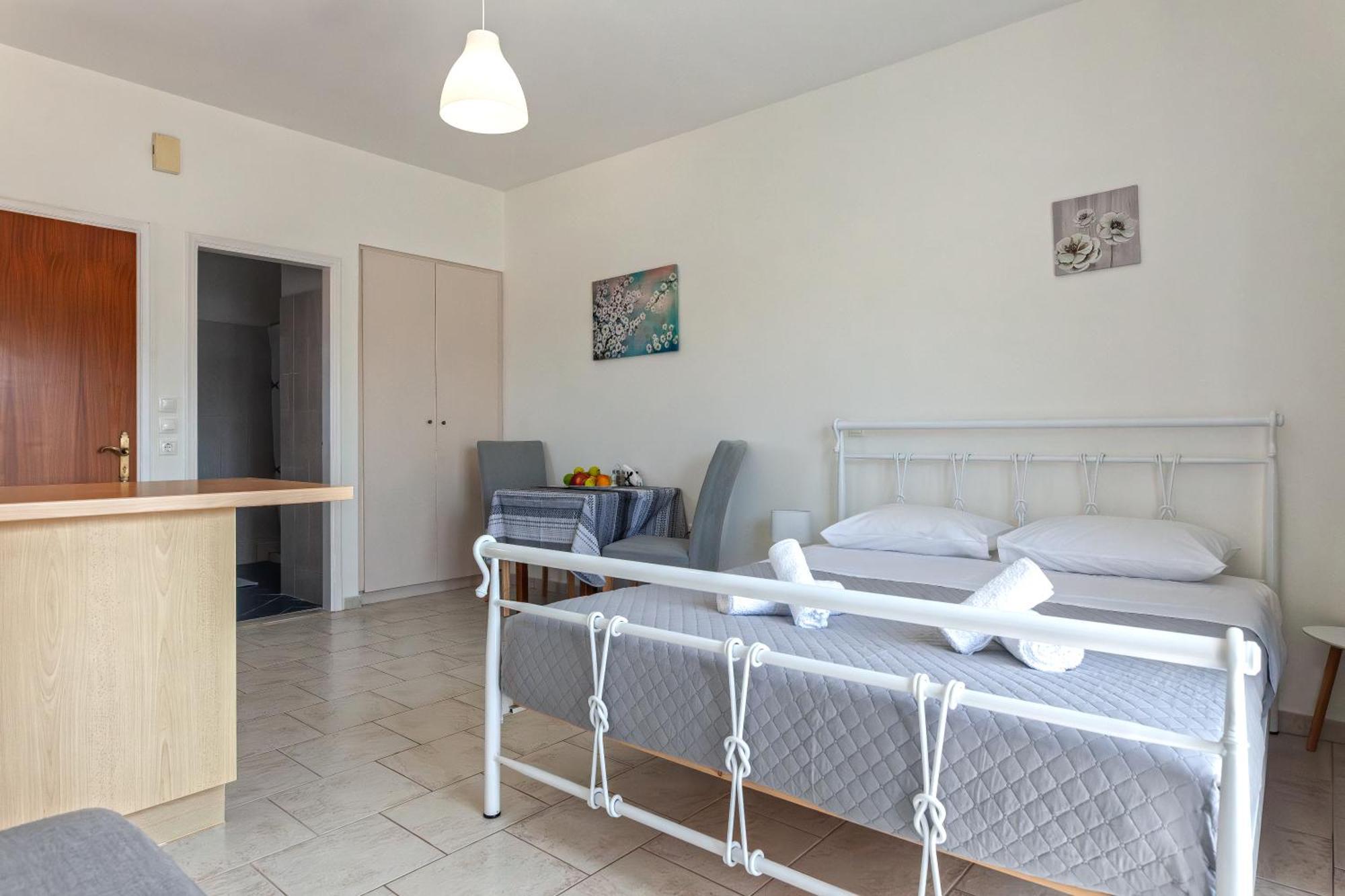Economisa Apartments Lalyssos Eksteriør billede