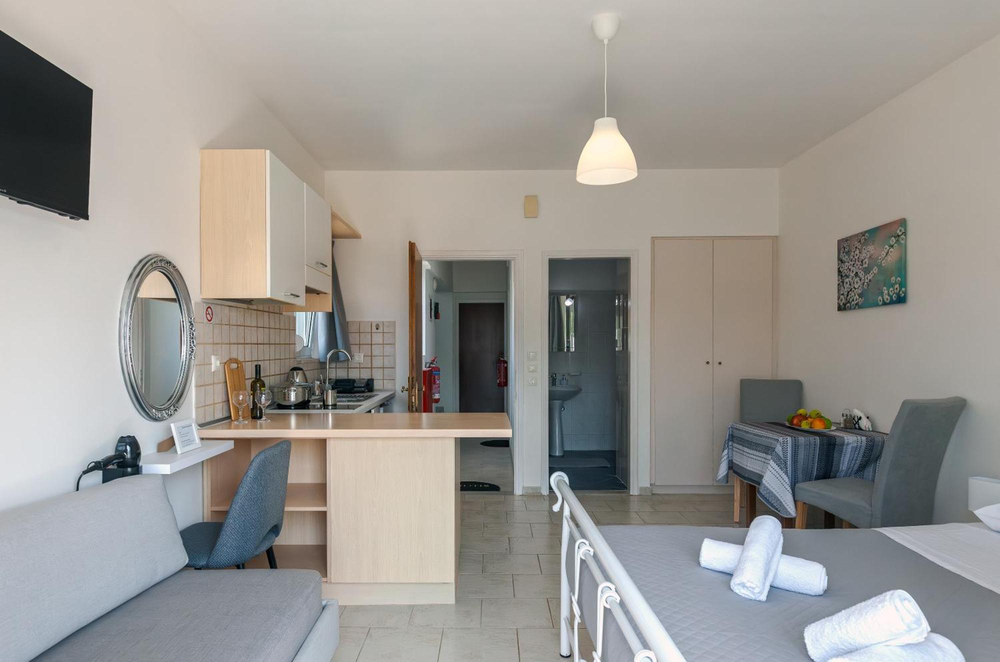 Economisa Apartments Lalyssos Eksteriør billede